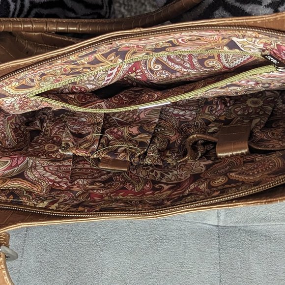 Gorgeous Gold Maxx New York Handbag / Purse Gold Crocodile/Alligator Pattern - Picture 3 of 3